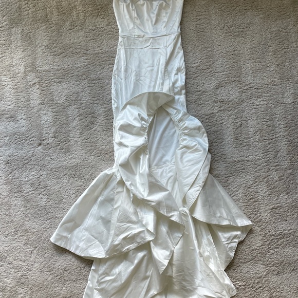 White dress - Wedding Gown - Small - Picture 11 of 11